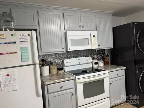 735 State St, Marion, NC 28752 photo 4