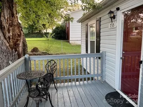 735 State St, Marion, NC 28752 photo 2
