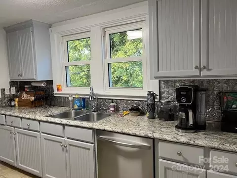 735 State St, Marion, NC 28752 photo 3