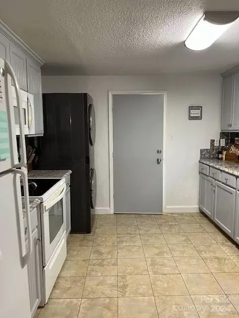 735 State St, Marion, NC 28752 photo 5