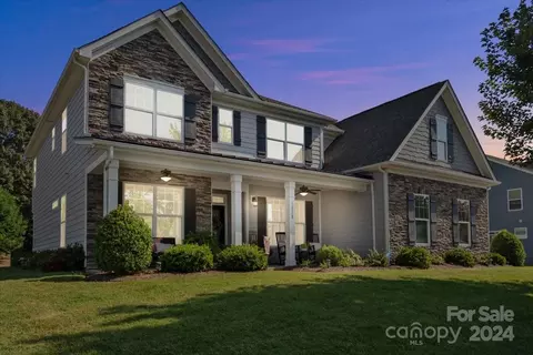 1318 Robinson Oaks Dr, Gastonia, NC 28054