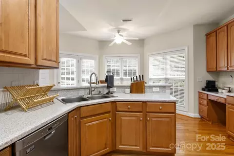 Kitchen - 191 Melbourne Dr, Fort Mill, SC 29708 photo 3 of 4