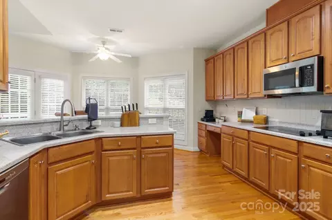 Kitchen - 191 Melbourne Dr, Fort Mill, SC 29708 photo 4 of 4
