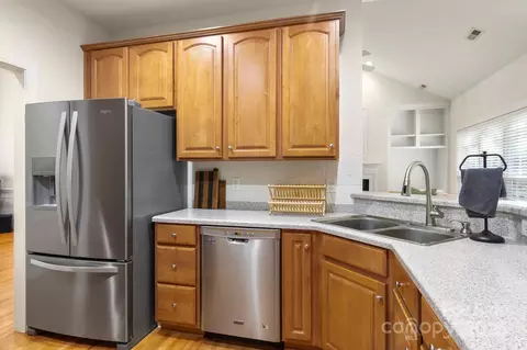 Kitchen - 191 Melbourne Dr, Fort Mill, SC 29708 photo 2 of 4
