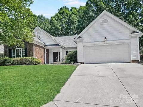 176 Poplar Woods Dr, Concord, NC 28027