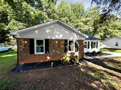 2115 Teddington Dr, Charlotte, NC 28214