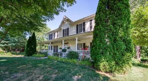 74 Sulphur Springs Rd, Asheville, NC 28806