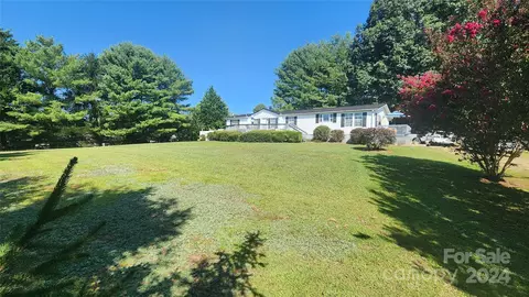 27 Star Rd, Leicester, NC 28748