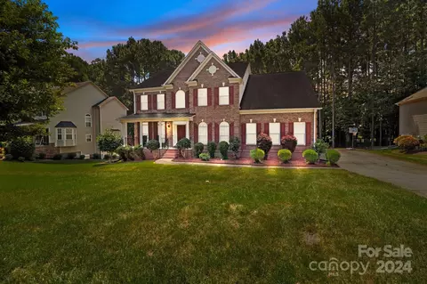 456 Woodward Ridge Dr, Mount Holly, NC 28120