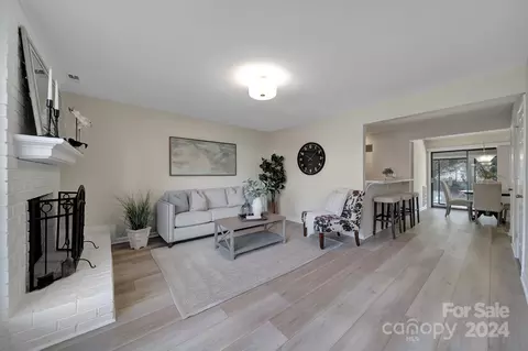 10943 Carmel Crossing Rd, Charlotte, NC 28226