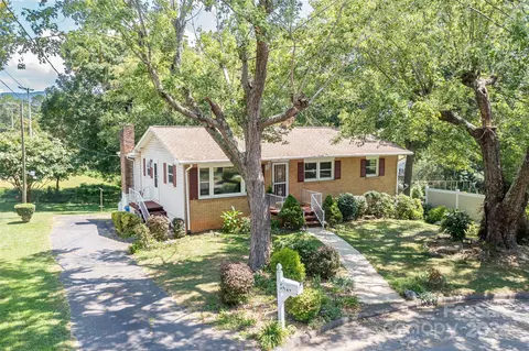 40 Harmony Ln, Asheville, NC 28803