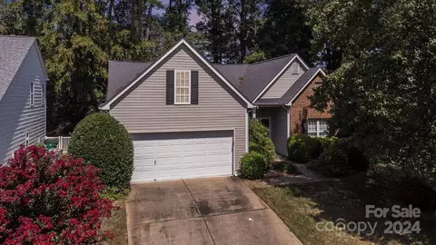 9518 Scotland Hall Ct, Charlotte, NC 28277