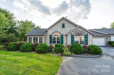 808 D Wynnshire Dr, Hickory, NC 28601