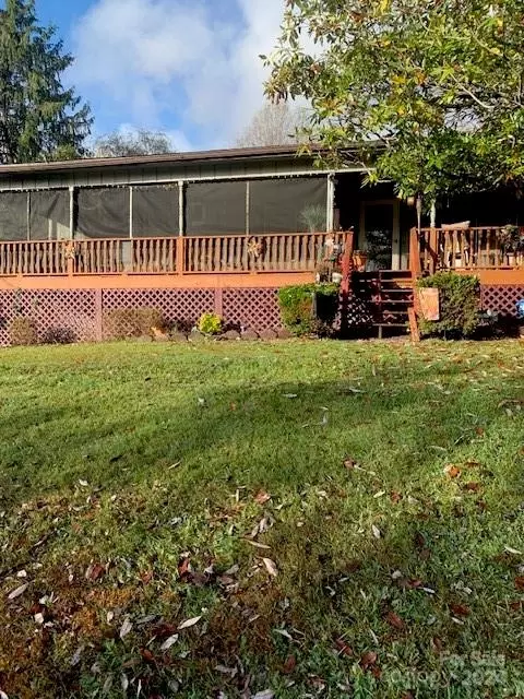 205 Fairfield Dr, Hendersonville, NC 28792
