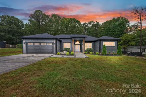 4114 Eagle Chase Dr, Charlotte, NC 28216