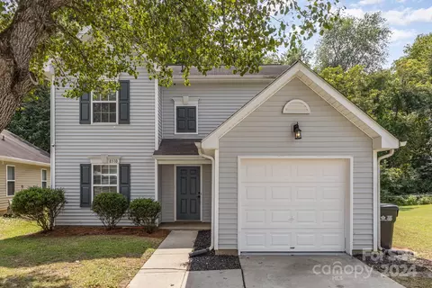 8310 Wallace Glen Dr, Charlotte, NC 28212