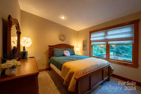 Bedroom - 131 Gray Wolf Trl, Sylva, NC 28779 photo 5 of 6