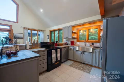Kitchen - 131 Gray Wolf Trl, Sylva, NC 28779 photo 2 of 3