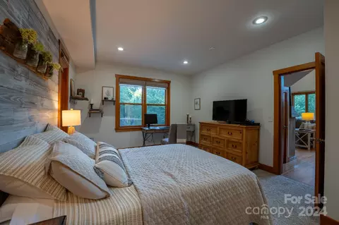 Bedroom - 131 Gray Wolf Trl, Sylva, NC 28779 photo 4 of 6