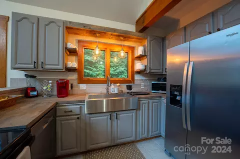 Kitchen - 131 Gray Wolf Trl, Sylva, NC 28779 photo 3 of 3