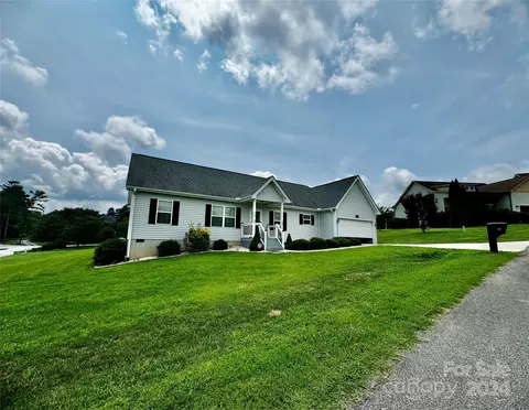 424 Beck Creek Cir, Flat Rock, NC 28731