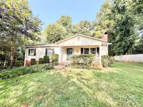 305 Lower Creek Dr, Lenoir, NC 28645