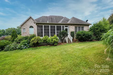 Exterior - 6331 Dwayne Starnes Dr, Hickory, NC 28602 photo 2 of 2