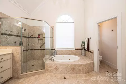 Bath - 6331 Dwayne Starnes Dr, Hickory, NC 28602 photo 5 of 9