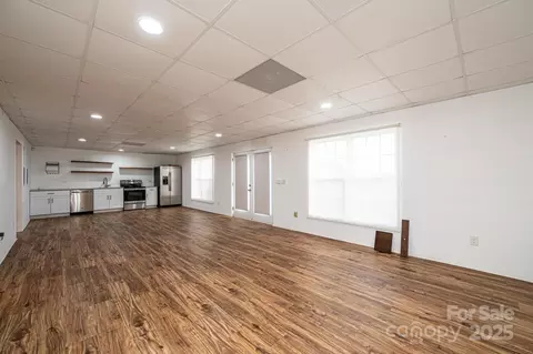 Living - 6331 Dwayne Starnes Dr, Hickory, NC 28602 photo 6 of 6
