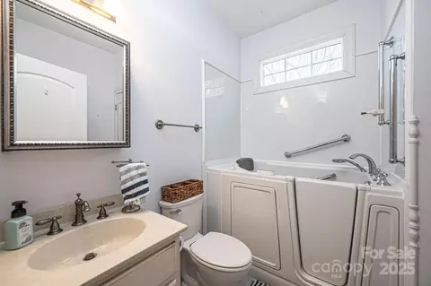 Bath - 6331 Dwayne Starnes Dr, Hickory, NC 28602 photo 2 of 9