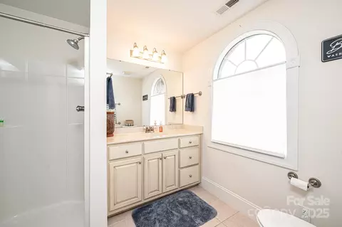 Bath - 6331 Dwayne Starnes Dr, Hickory, NC 28602 photo 7 of 9