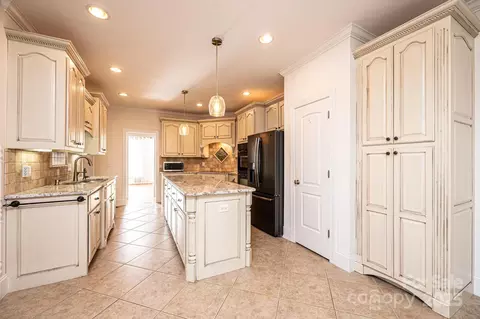 Kitchen - 6331 Dwayne Starnes Dr, Hickory, NC 28602 photo 2 of 6