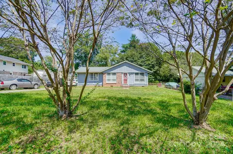 300 King Henry Ln, Gastonia, NC 28056