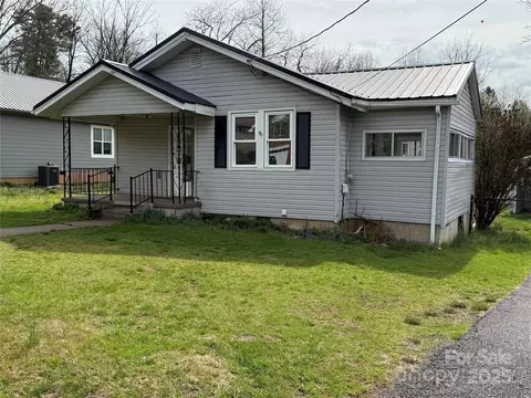 154 Burrell Ave, Brevard, NC 28712