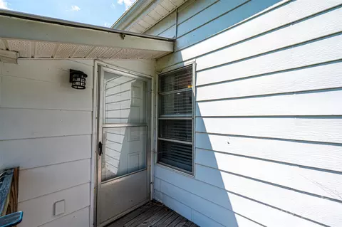 Exterior - 204 Catawba Ave, Hickory, NC 28601 photo 6 of 8