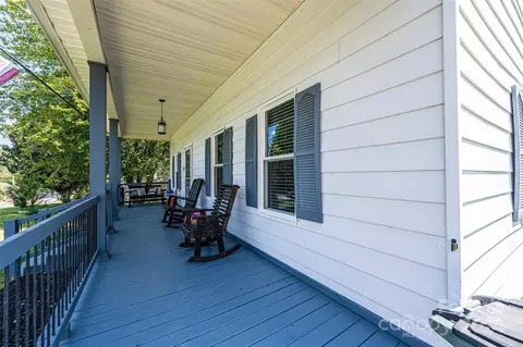 Exterior - 204 Catawba Ave, Hickory, NC 28601 photo 2 of 8