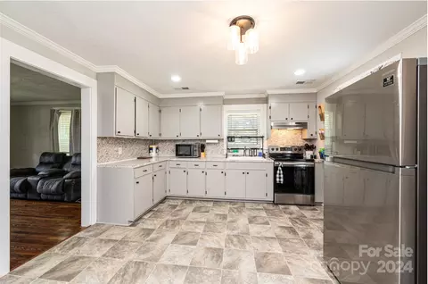 Kitchen - 204 Catawba Ave, Hickory, NC 28601 photo 4 of 4