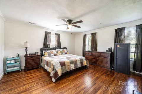 Bedroom - 204 Catawba Ave, Hickory, NC 28601 photo 1 of 7