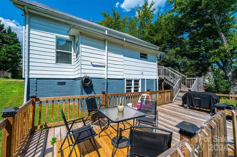 Exterior - 204 Catawba Ave, Hickory, NC 28601 photo 5 of 8