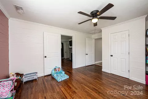 Bedroom - 204 Catawba Ave, Hickory, NC 28601 photo 4 of 7