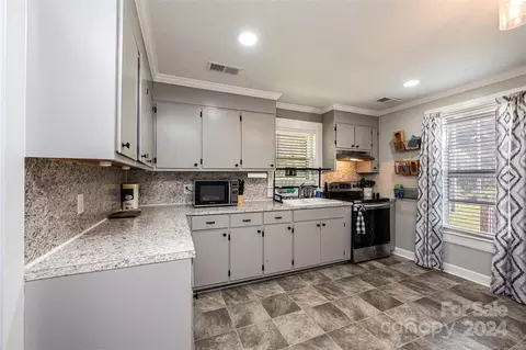 Kitchen - 204 Catawba Ave, Hickory, NC 28601 photo 1 of 4