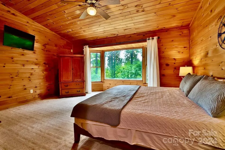 Bedroom - 1698 Cabin Flats Rd, Sylva, NC 28779 photo 4 of 5