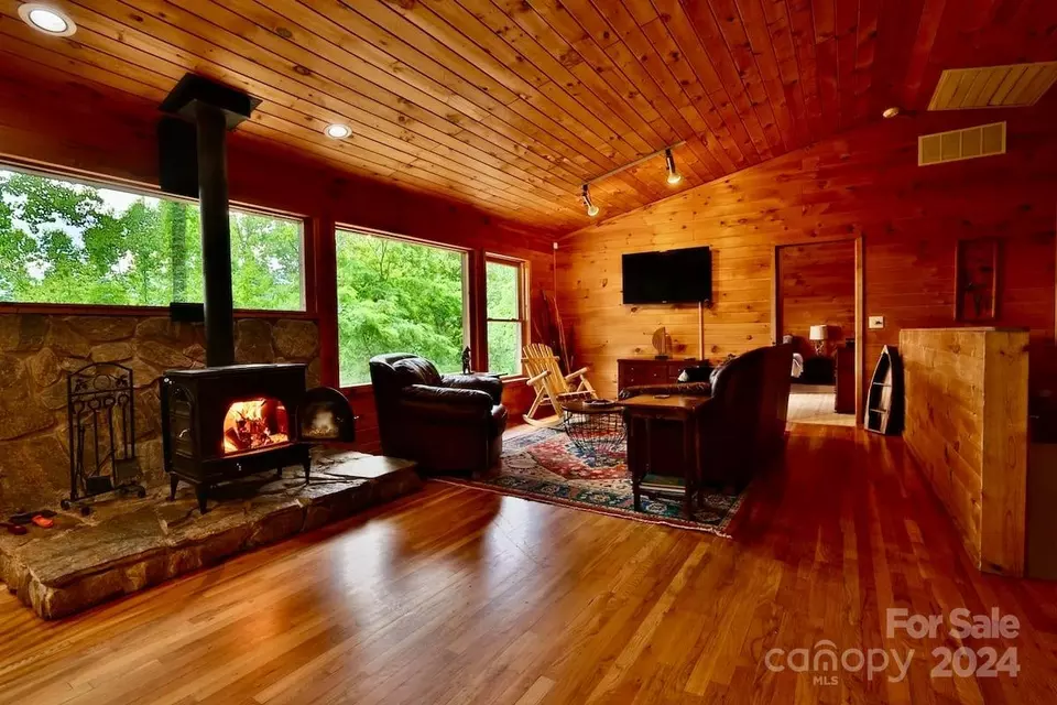 Living - 1698 Cabin Flats Rd, Sylva, NC 28779 photo 2 of 2