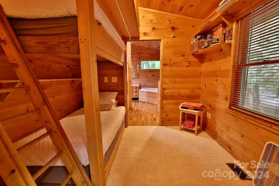 Bedroom - 1698 Cabin Flats Rd, Sylva, NC 28779 photo 3 of 5
