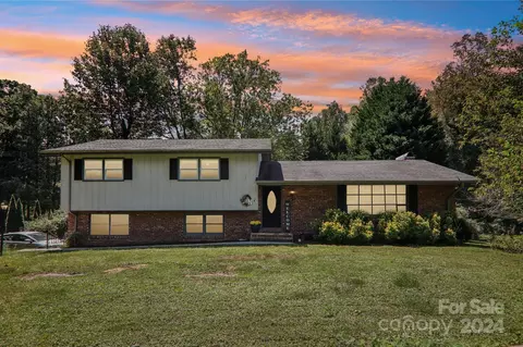 120 Brentwood Dr, Hendersonville, NC 28739