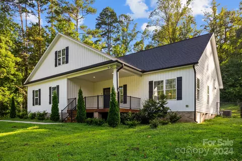 Exterior - 422 Brown Rd, King, NC 27021 photo 2 of 12