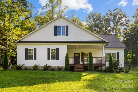 Exterior - 422 Brown Rd, King, NC 27021 photo 1 of 12