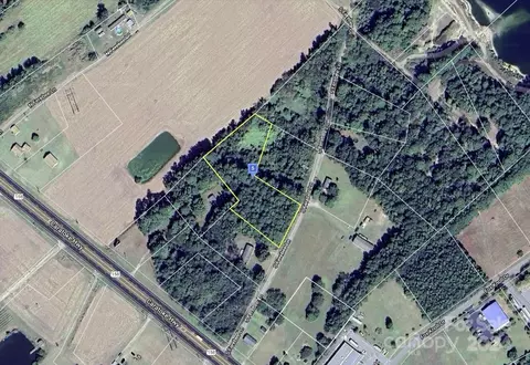 111 Ferebee Ln, Powells Point, NC 27966