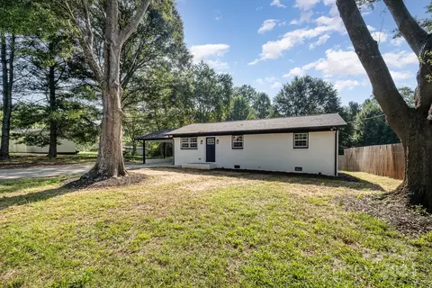 Exterior - 1718 Prestige Dr, Conover, NC 28613 photo 1 of 5