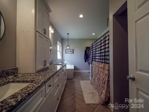 Bath - 26022 Lingerfelt Rd, Albemarle, NC 28001 photo 2 of 4